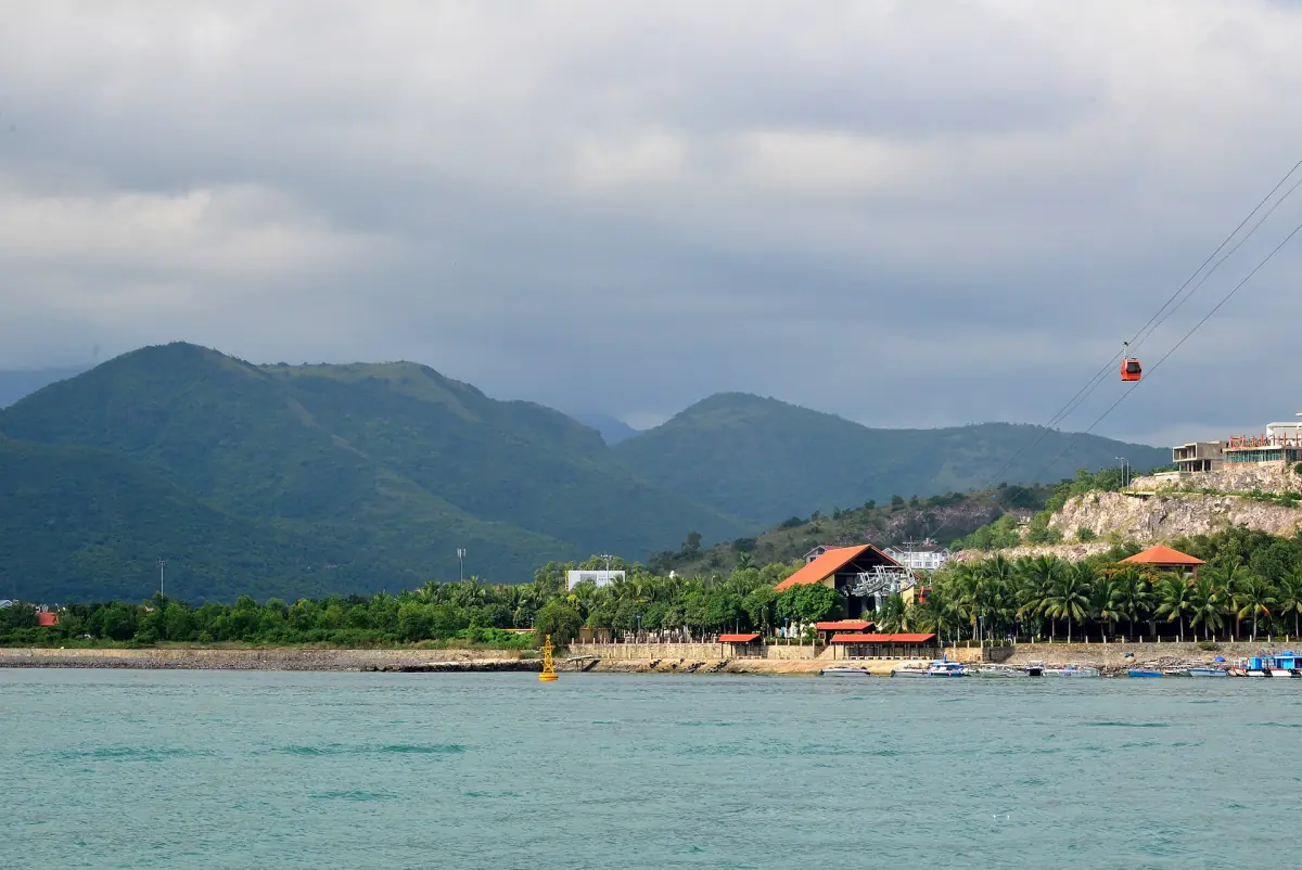 The cable car to Hon Tre seen across the water